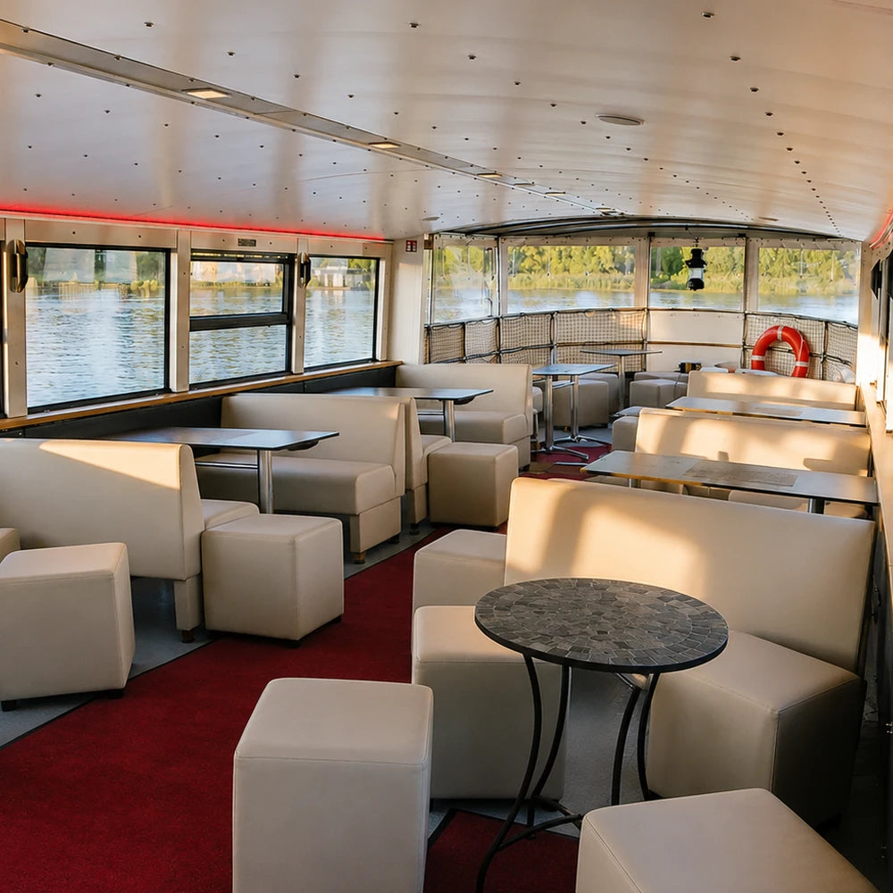 Historisches Schiff Arcona für stilvolle Events auf dem Wasser. Das beheizbare Interieur ermöglicht Veranstaltungen und Charterfahrten zu jeder Jahreszeit.