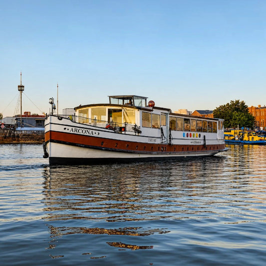 Arcona Eventschiff mit historischem Charakter für Firmenevents, Empfänge, Galaabende und Charterfahrten. Stilvolle Atmosphäre für bis zu 70 Gäste an Bord.