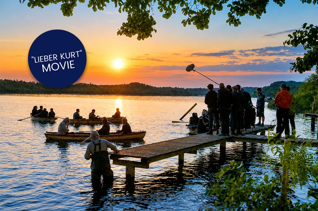 Dreharbeiten zum Film „Lieber Kurt“ auf dem Sacrower See mit dem Bootsverleih Berlin Schiffskontor. Boot oder Schiff mieten für Filmproduktionen, TV-Drehs und Medienprojekte.