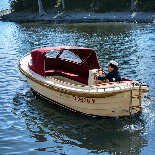 Traditionelle holländische Schaluppen mit modernem Komfort. Paul & Paula eignen sich perfekt für entspannte Ausflüge und individuelle Bootstouren.