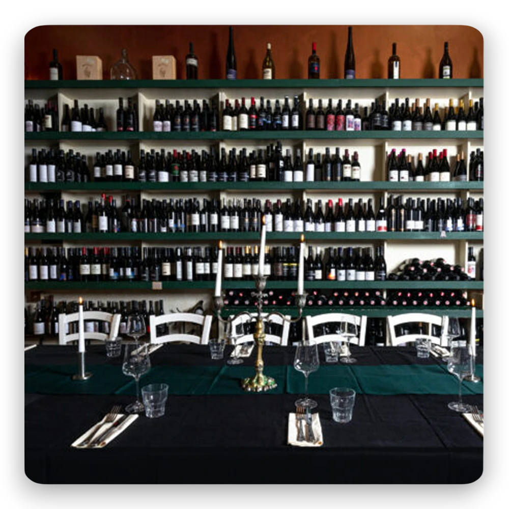 Jolesch Catering verwöhnt Events beim Bootsverleih Berlin Schiffskontor. Boot oder Schiff mieten mit österreichischen Spezialitäten, Flying Food, Buffets und stilvollen Dinnern auf der Spree.