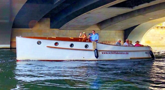 Eine unvergessliche Bootstour durch Berlin mit Prosecco und Picknick – Backdecker Linnemann mit besten Freunden, der liebsten Familie oder tollen Arbeitskollegen mieten.