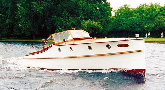 Ein ganz besonderes Boot mit Stil und Klasse in Berlin mieten – für Party, Geburtstag, Betriebsausflug und Bootstour.