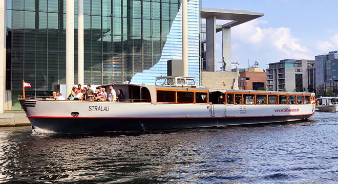 Eine besondere Charterfahrt in Berlin mit exklusiven Speisen und Getränken für Hochzeit, Jubiläum, Event oder Tagung.